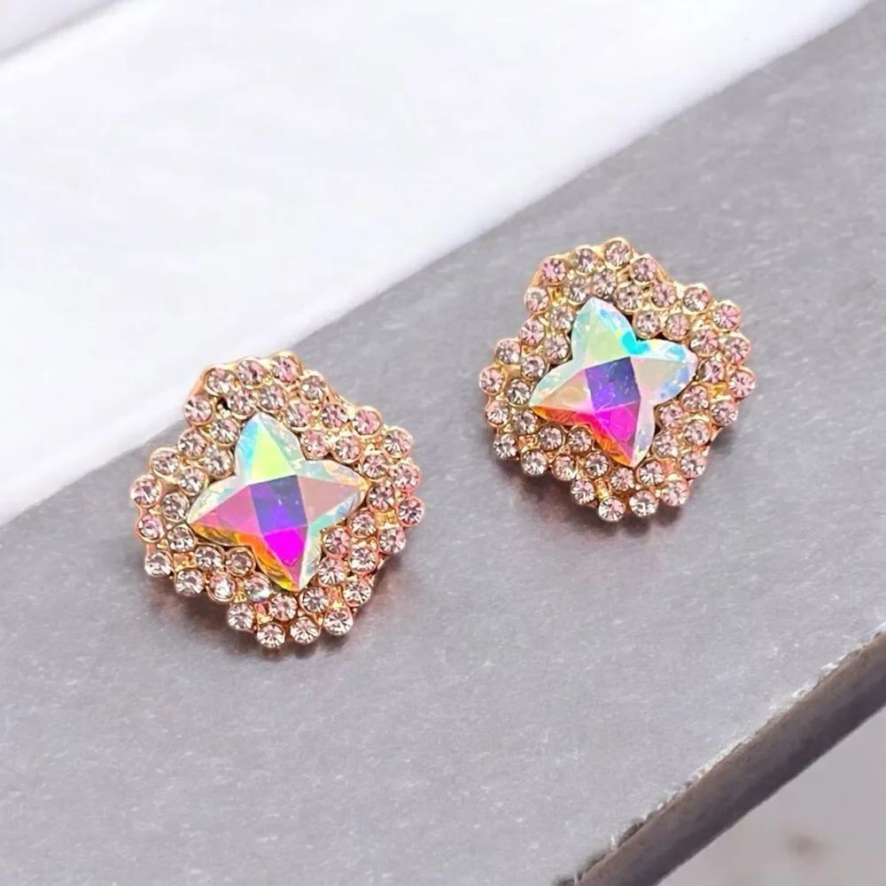 💎2/$30💎 Elegant Aurora Borealis White Crystal Clover Gold Tone Stud Earrings